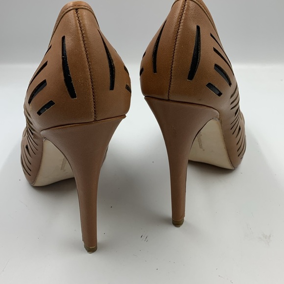 High heel pumps. - Picture 3 of 4